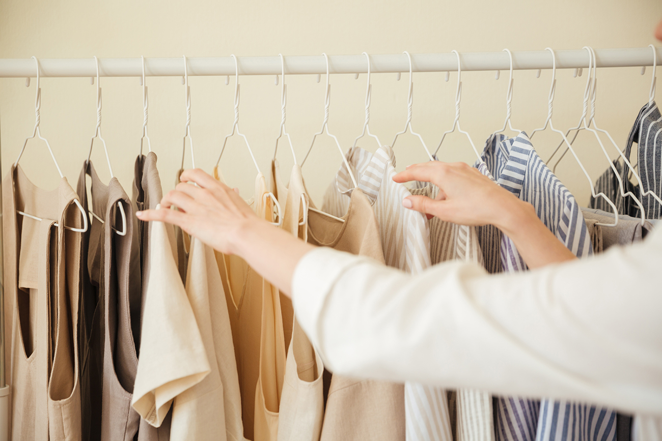 Cambio de armario: la guía definitiva para guardar y colocar tu ropa de  nueva temporada
